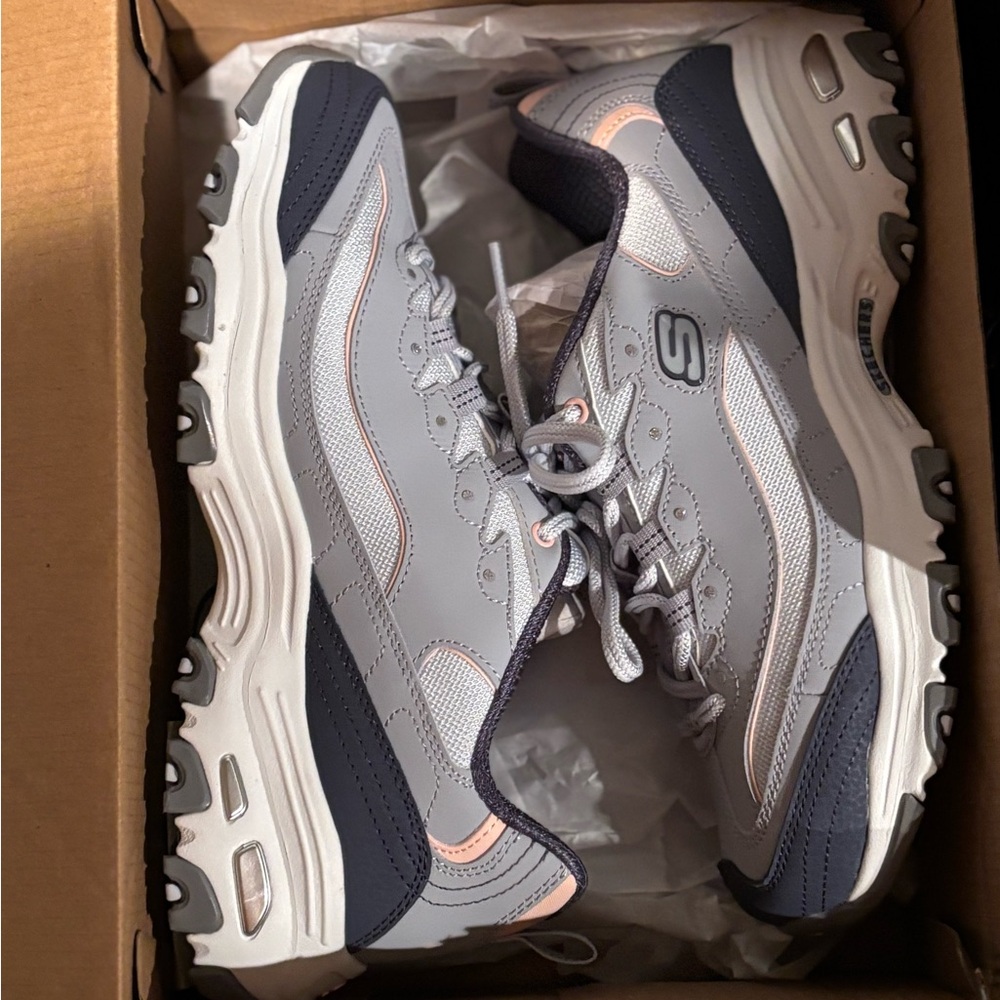 Skechers - Picture 3 of 8